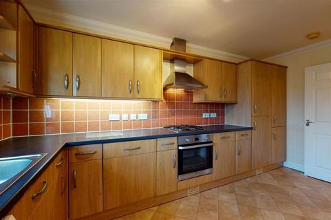 2 bedroom flat to rent, Coventry Gardens, Deal, Kent, CT14