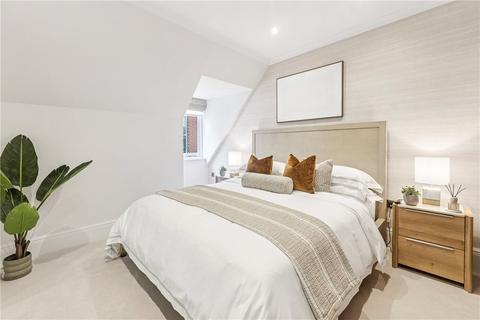 3 bedroom apartment to rent, Stratton Street, London, W1J