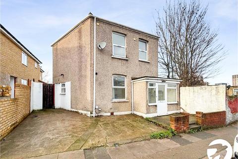 3 bedroom detached house to rent, Bloomfield Road, London, SE18