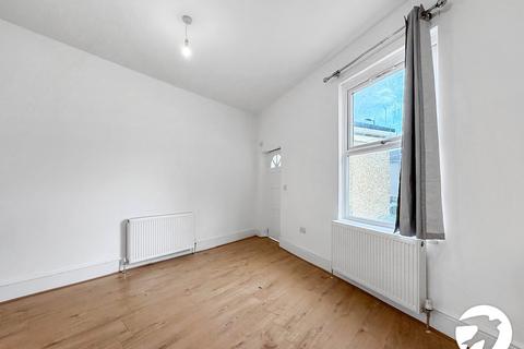 3 bedroom detached house to rent, Bloomfield Road, London, SE18