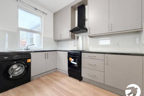 3 bedroom detached house to rent, Bloomfield Road, London, SE18