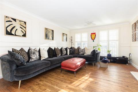 4 bedroom end of terrace house for sale, Glossop Way, "Church End", Arlesey, Beds SG15 6YG