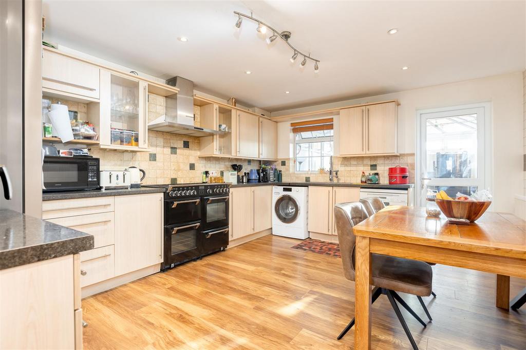 Kitchen/ dining room