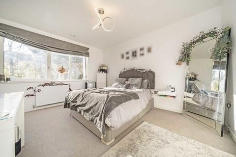 2 bedroom flat for sale, Cornforth Lane, London NW7