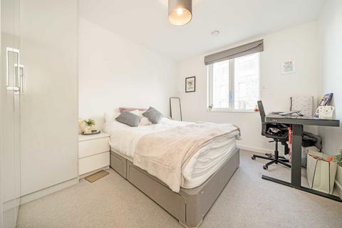 2 bedroom flat for sale, Cornforth Lane, London NW7
