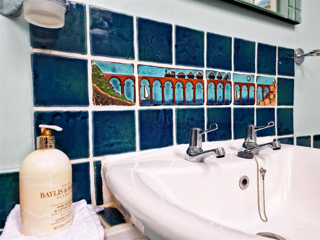 Bathroom sink.jpg