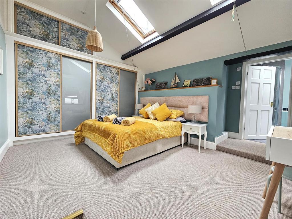 Bedroom 1.jpg