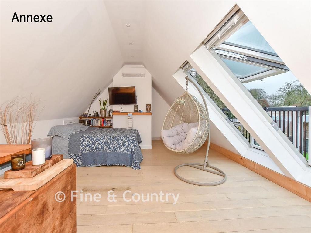 Annexe Room 1