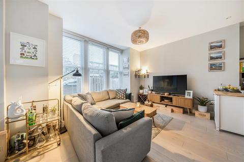 2 bedroom apartment for sale, Fassett Road, Kingston Upon Thames