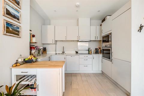 2 bedroom apartment for sale, Fassett Road, Kingston Upon Thames
