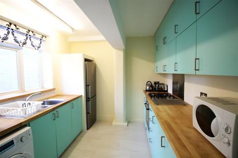2 bedroom apartment to rent, Canterbury Court, London SW9