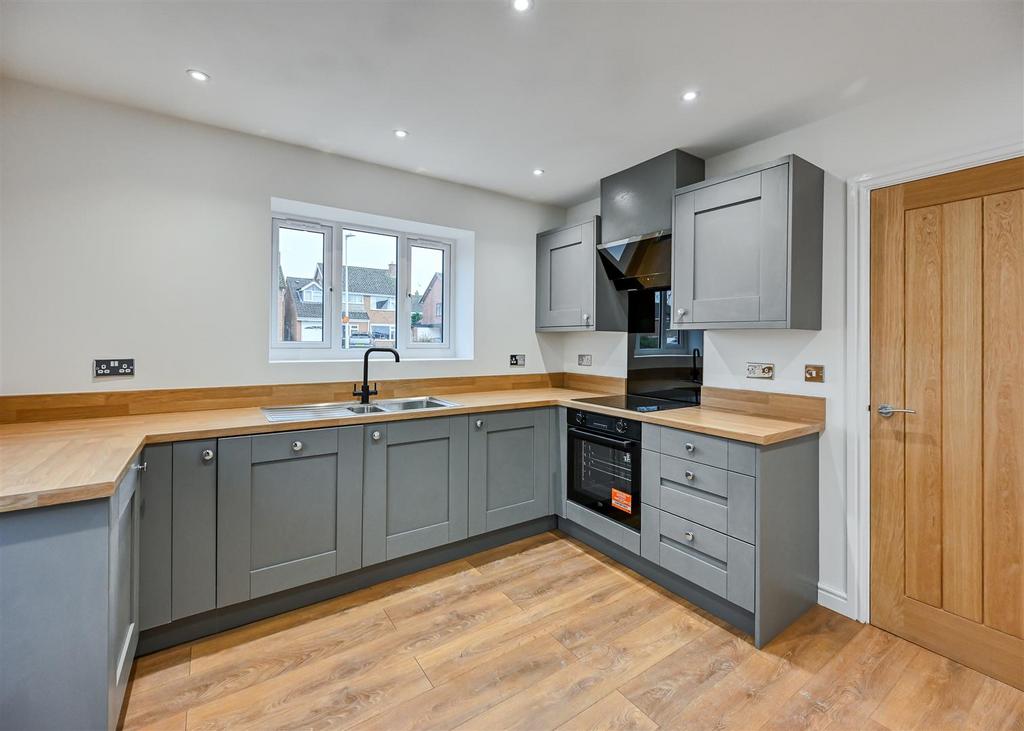 16 Redford Drive-02.jpg