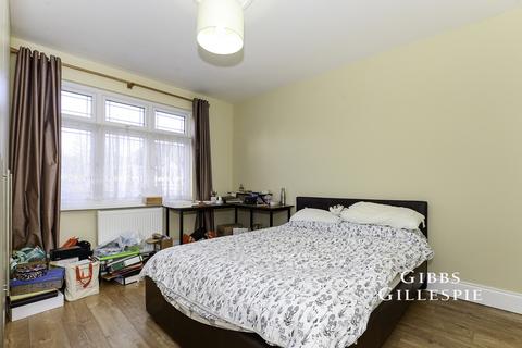 4 bedroom semi-detached house to rent, Whitchurch Gardens, Edgware, HA8