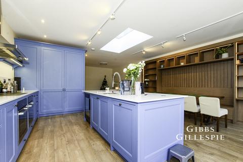 4 bedroom semi-detached house to rent, Whitchurch Gardens, Edgware, HA8