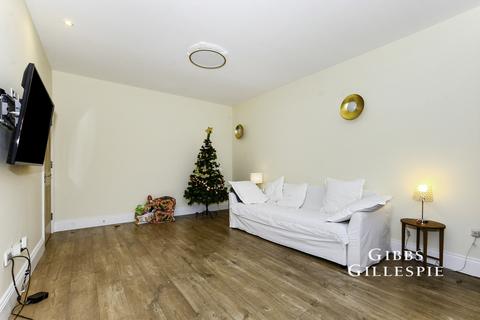 4 bedroom semi-detached house to rent, Whitchurch Gardens, Edgware, HA8