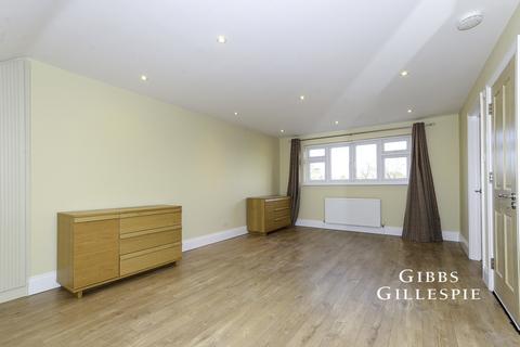 4 bedroom semi-detached house to rent, Whitchurch Gardens, Edgware, HA8