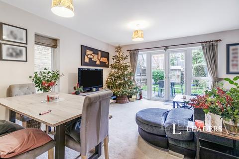 3 bedroom house to rent, Parkview Way, Epsom, Surrey, KT19