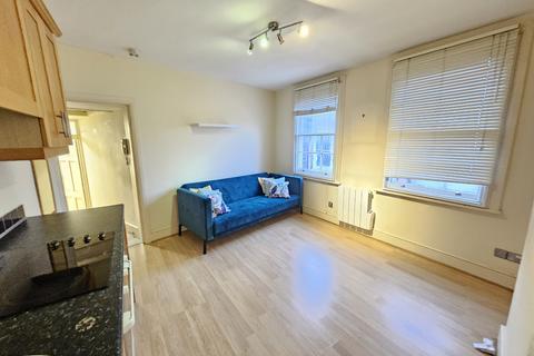 1 bedroom flat to rent, Hampstead High Street, London NW3