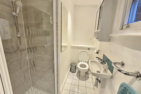 1 bedroom flat to rent, Hampstead High Street, London NW3