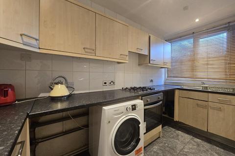 2 bedroom flat to rent, College Gardens, London N18