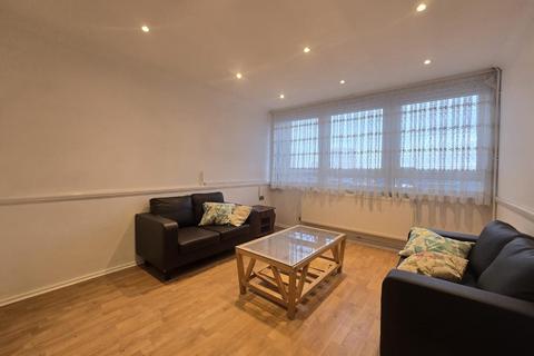 2 bedroom flat to rent, College Gardens, London N18
