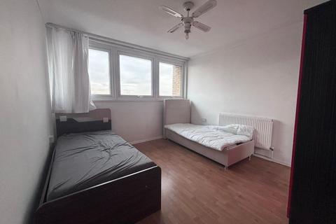 2 bedroom flat to rent, College Gardens, London N18