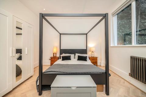 undefined, Johns Mews, London WC1N