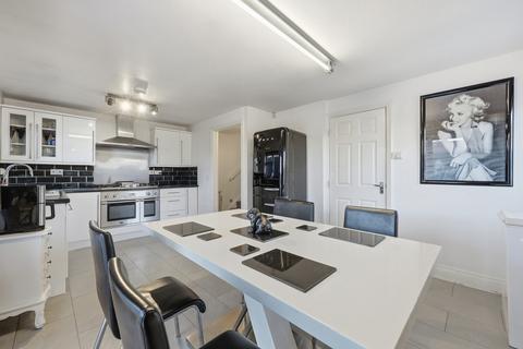 5 bedroom detached house for sale, Neave Crescent, Romford, RM3