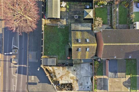 5 bedroom detached house for sale, Neave Crescent, Romford, RM3