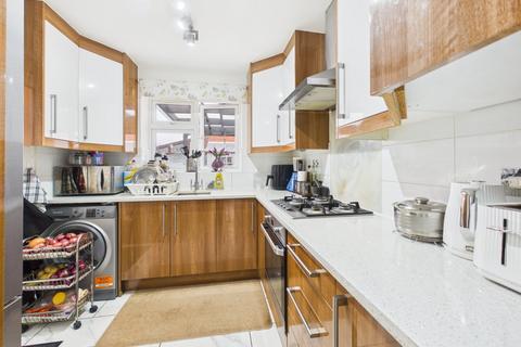 3 bedroom end of terrace house for sale, Heathlands Way, Hounslow, TW4