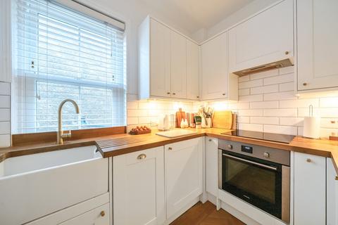 2 bedroom flat for sale, Lytton Grove, London, SW15
