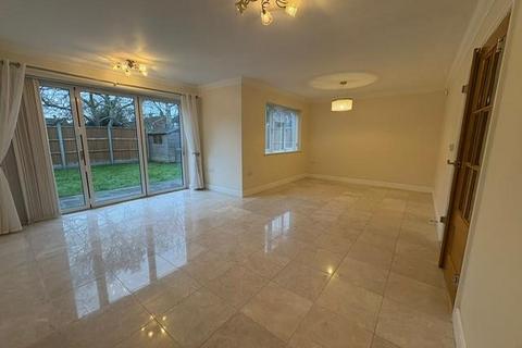 3 bedroom detached house to rent, Ashford,  null,  TW15