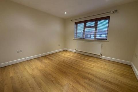 3 bedroom detached house to rent, Ashford,  null,  TW15