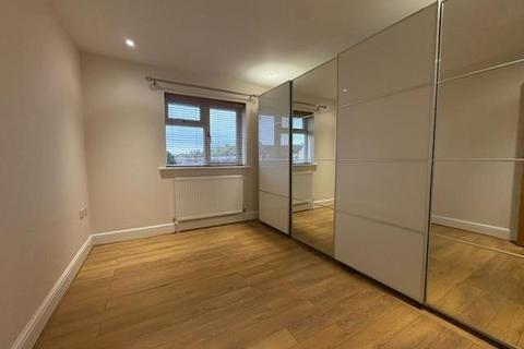 3 bedroom detached house to rent, Ashford,  null,  TW15