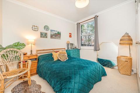 2 bedroom flat for sale, Collingbourne Road, London W12