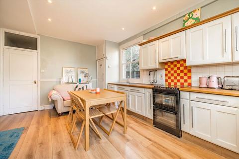 2 bedroom flat for sale, Collingbourne Road, London W12