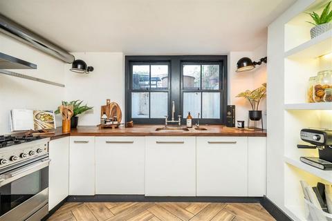 3 bedroom flat for sale, Sidney Square, London E1