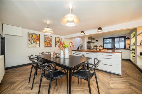 3 bedroom flat for sale, Sidney Square, London E1