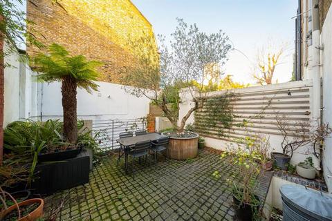 3 bedroom flat for sale, Sidney Square, London E1