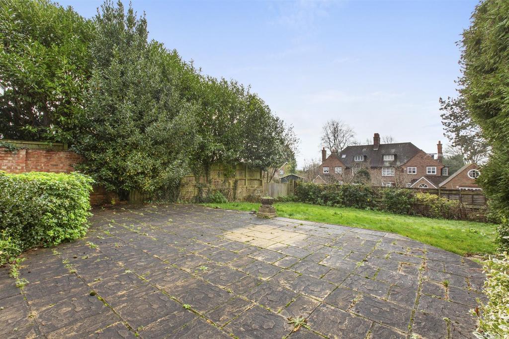 20a Maybrook Gardens, HP13 6 PJ-11.jpg