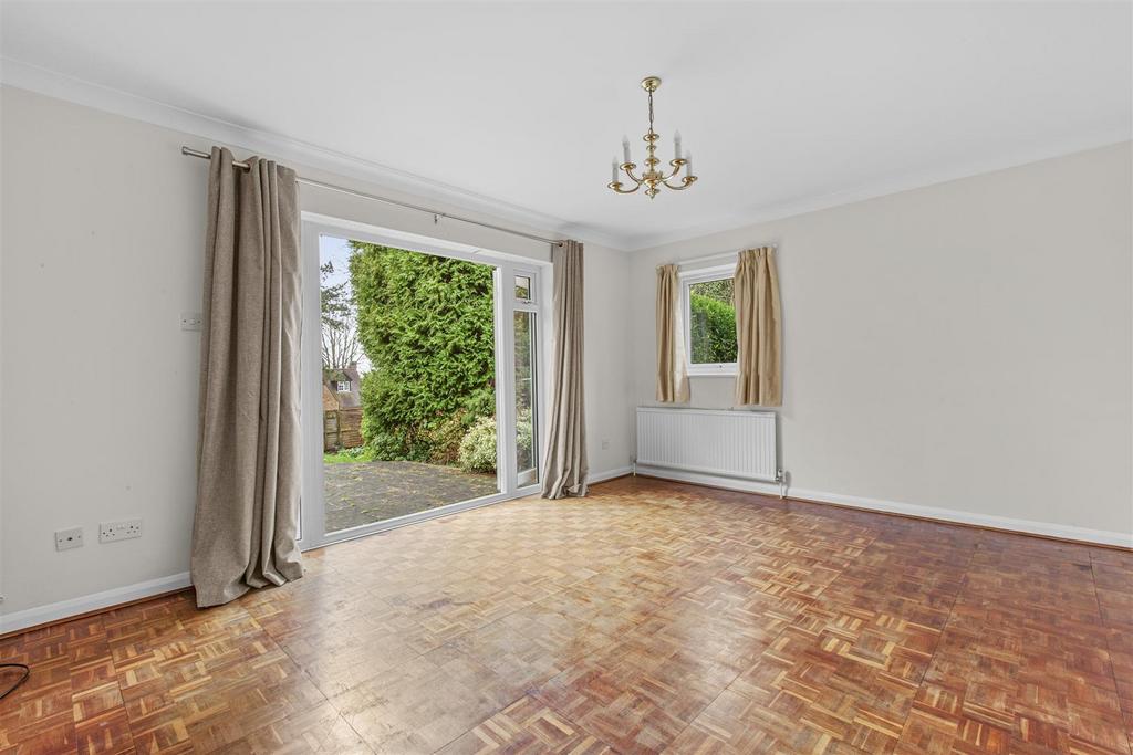 20a Maybrook Gardens, HP13 6 PJ-8.jpg