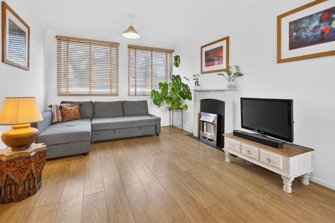 3 bedroom flat for sale, Dagnall Street, London SW11