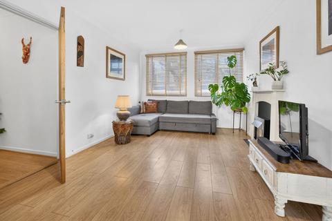 3 bedroom flat for sale, Dagnall Street, London SW11