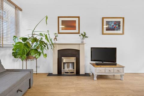 3 bedroom flat for sale, Dagnall Street, London SW11