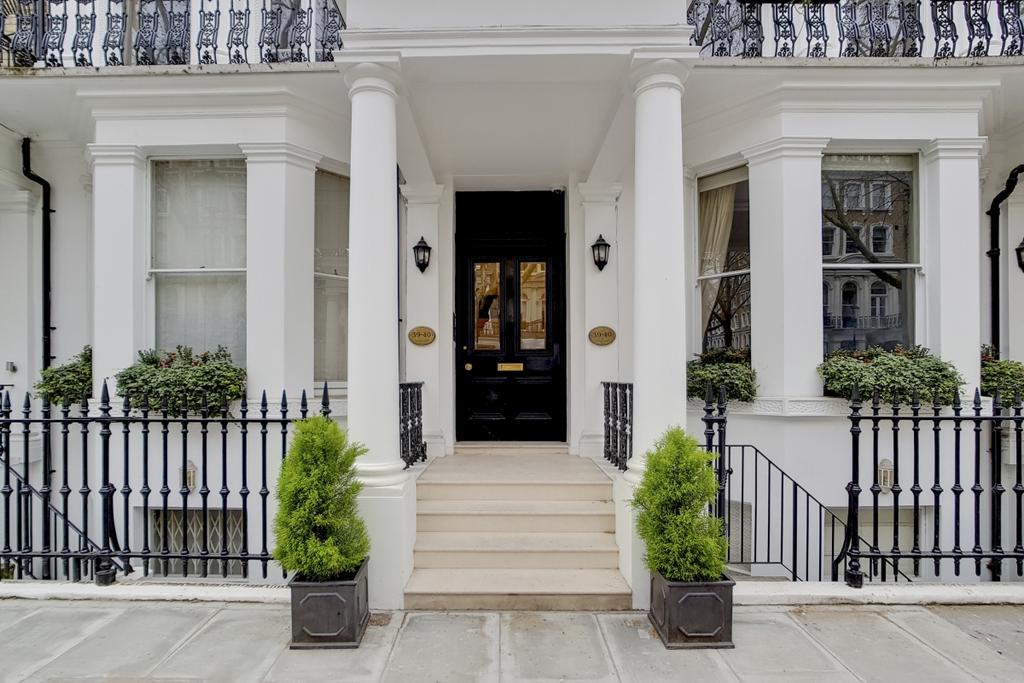 2 Exterior 1