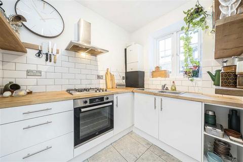 3 bedroom flat for sale, Harper Road, London SE1