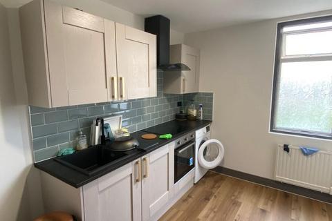 Studio to rent, Burnt Oak Broadway, Edgware HA8