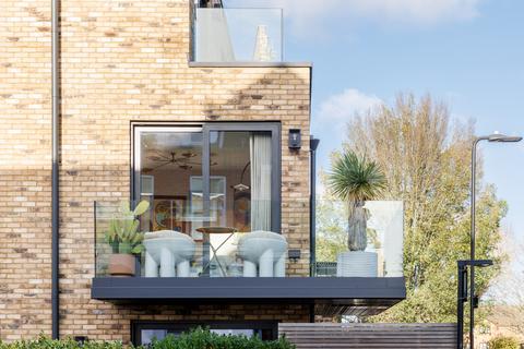 2 bedroom apartment for sale, Larden Hall Apartments, London W3