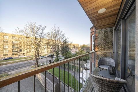 2 bedroom flat for sale, Kings Avenue, London SW4