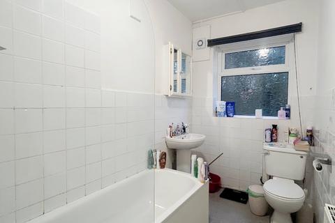 3 bedroom ground floor flat to rent, Derby Road, Bournemouth, BH1